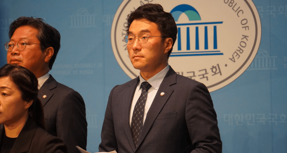 Lawmaker Kim Nam-kuk exits Democratic Party amid cryptocurrency controversy