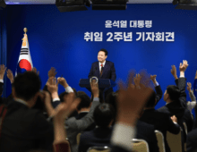 Yoon emphasizes economic growth, pension in first press meeting in 21 months