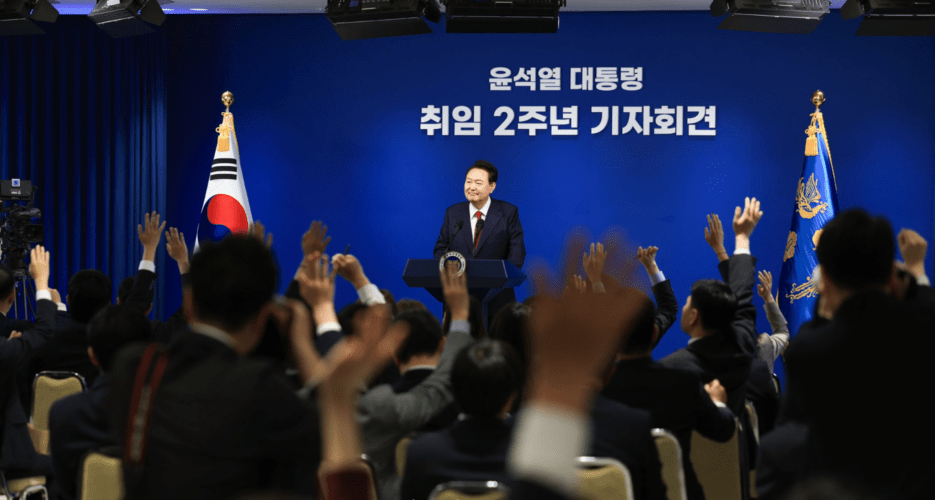 Yoon emphasizes economic growth, pension in first press meeting in 21 months